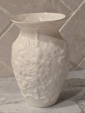 Vintage Belleek Ireland Porcelain Oak Leaf Vase Irish Art Pot Jar Gold Rim